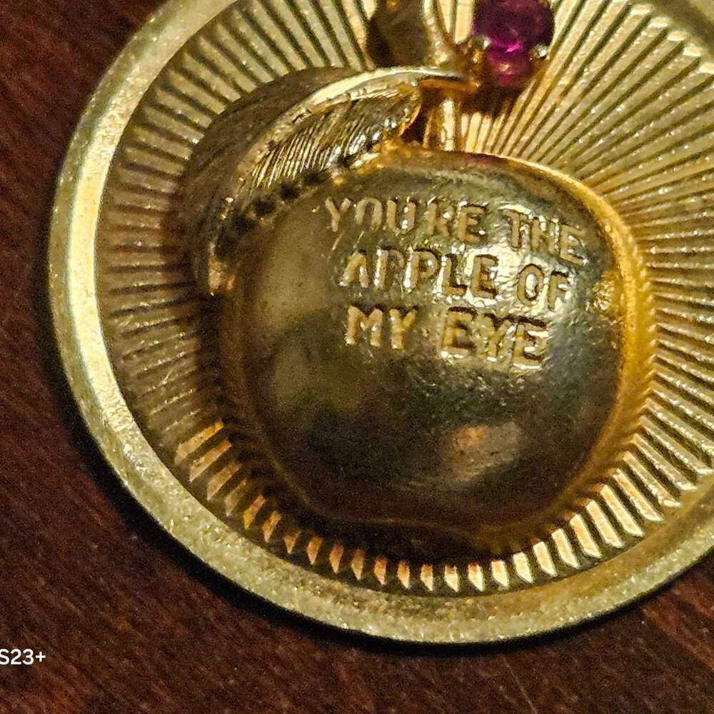 VINTAGE DANKNER APPLE OF MY EYE NEW YORK CITY NYC 14K CHARM PENDANT NECKLACE